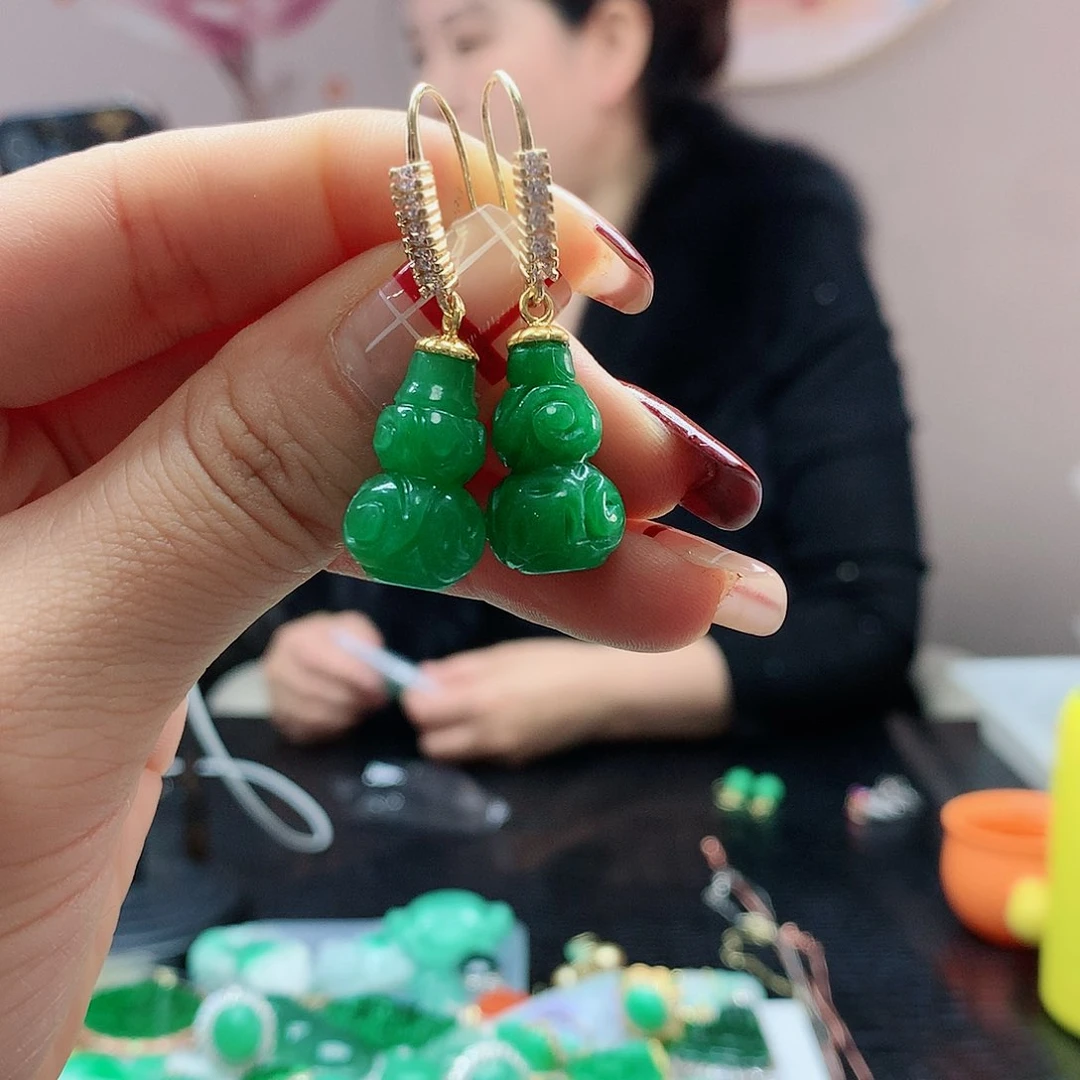 【闪购商品】石英质玉耳钉未镶嵌