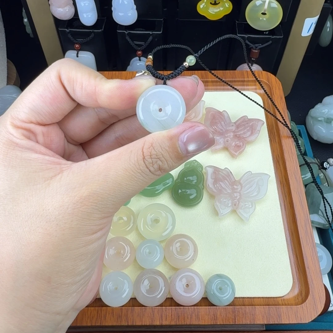 *****石英岩玉未镶嵌颈饰