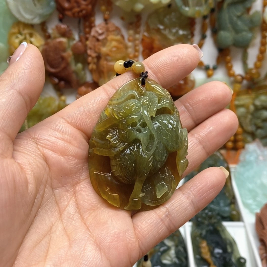 蛇纹石玉颈饰未镶嵌