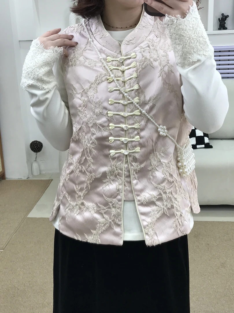 {莹莹推荐}5851冬季大码女装重工轻奢门襟扣刺绣马甲