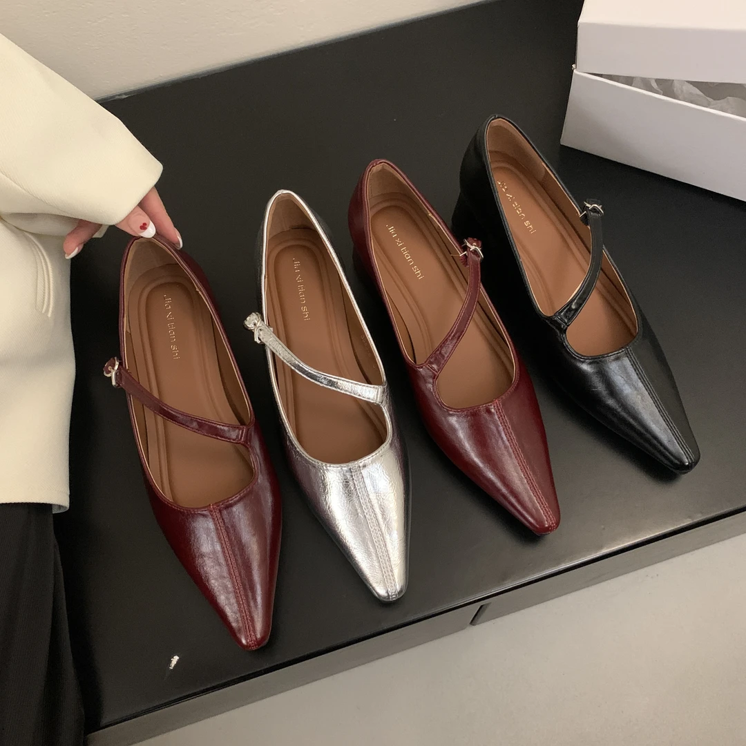 初遇新款韩版潮流休闲简约单鞋粗跟尖头通用方根高跟鞋一字式扣带