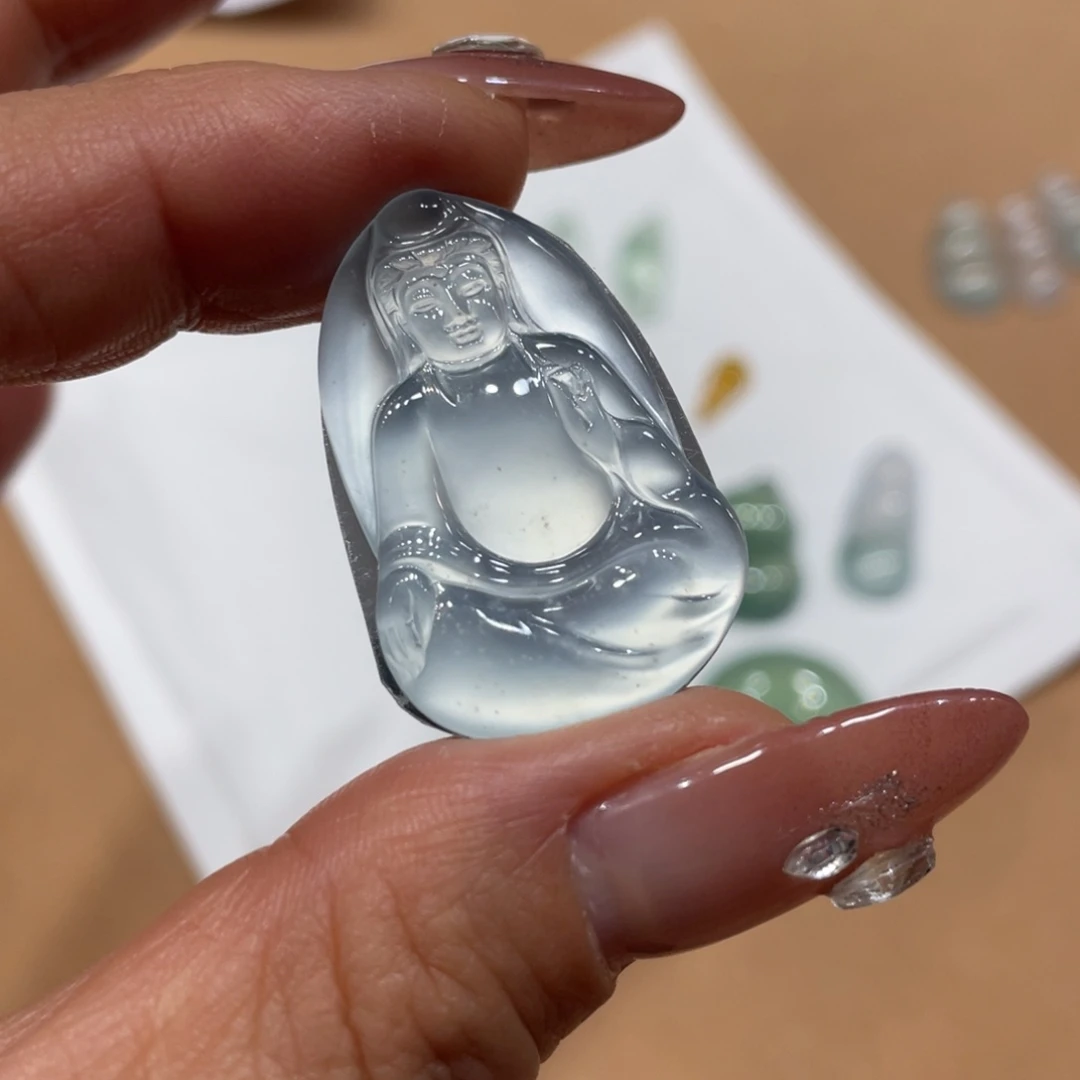 翡翠未镶嵌颈饰观音