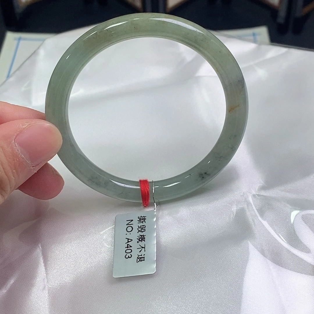 翡翠未镶嵌手镯（圆镯）