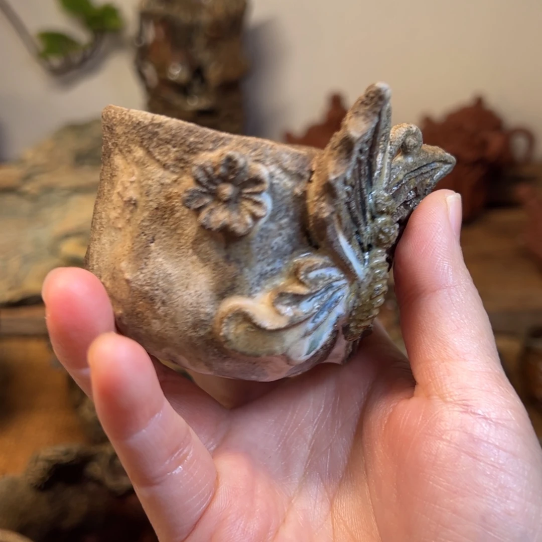 柴烧手捏雕刻蝴蝶杯