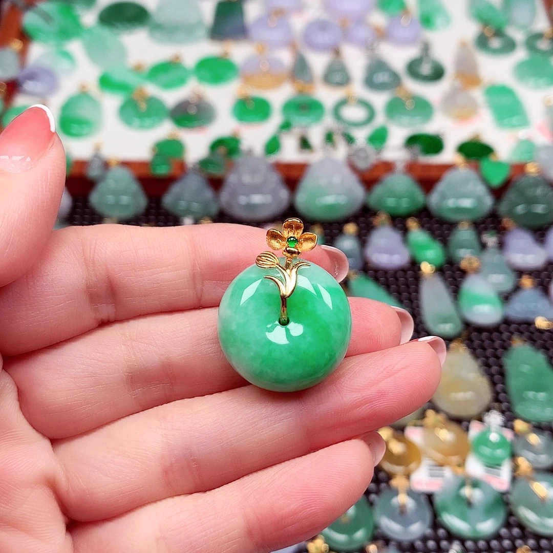 翡翠18K金镶嵌颈饰