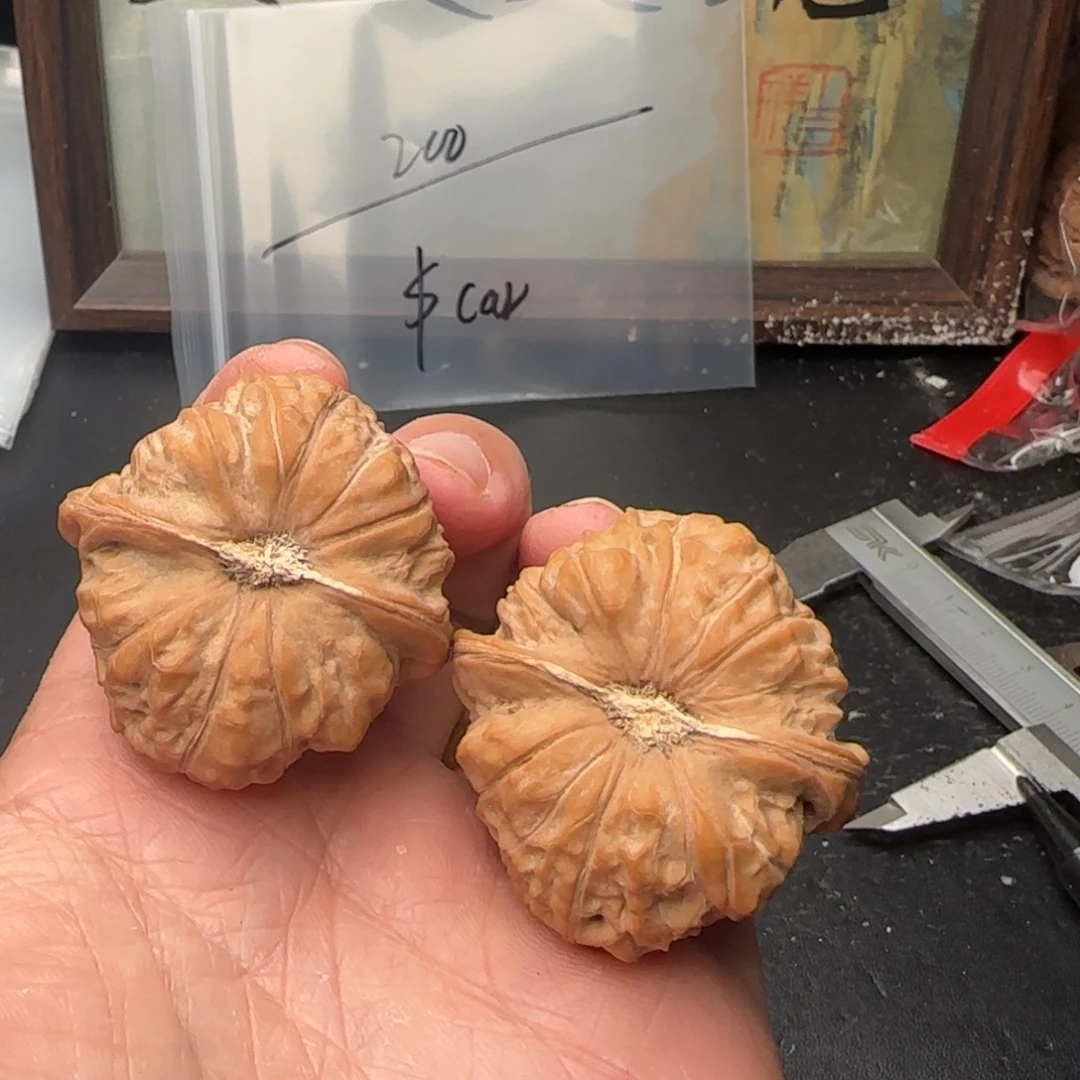 $****文玩核桃吊坠200南瓜墩