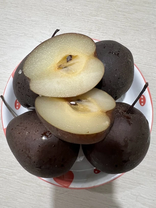 东北大冻梨（雪花梨）个头大，肉厚多汁，又冰又甜，4.-5-4.8斤8-10个