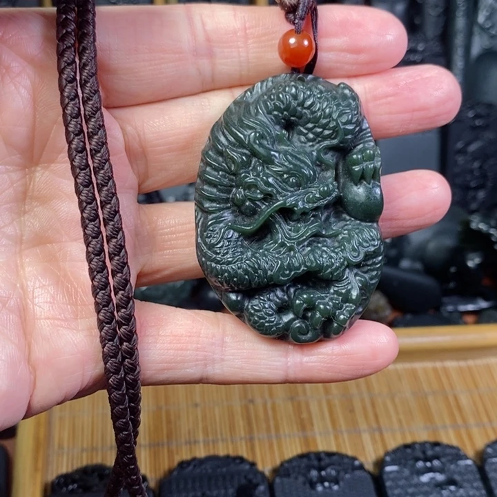 颈饰未镶嵌和田玉（青玉）