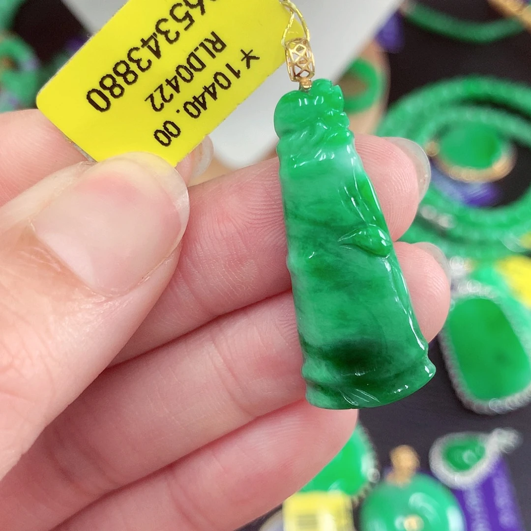 颈饰18K金镶嵌翡翠