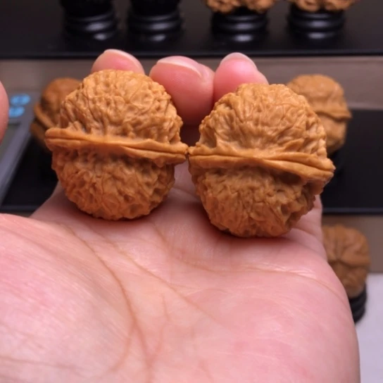 文玩核桃把件珊瑚绣球18