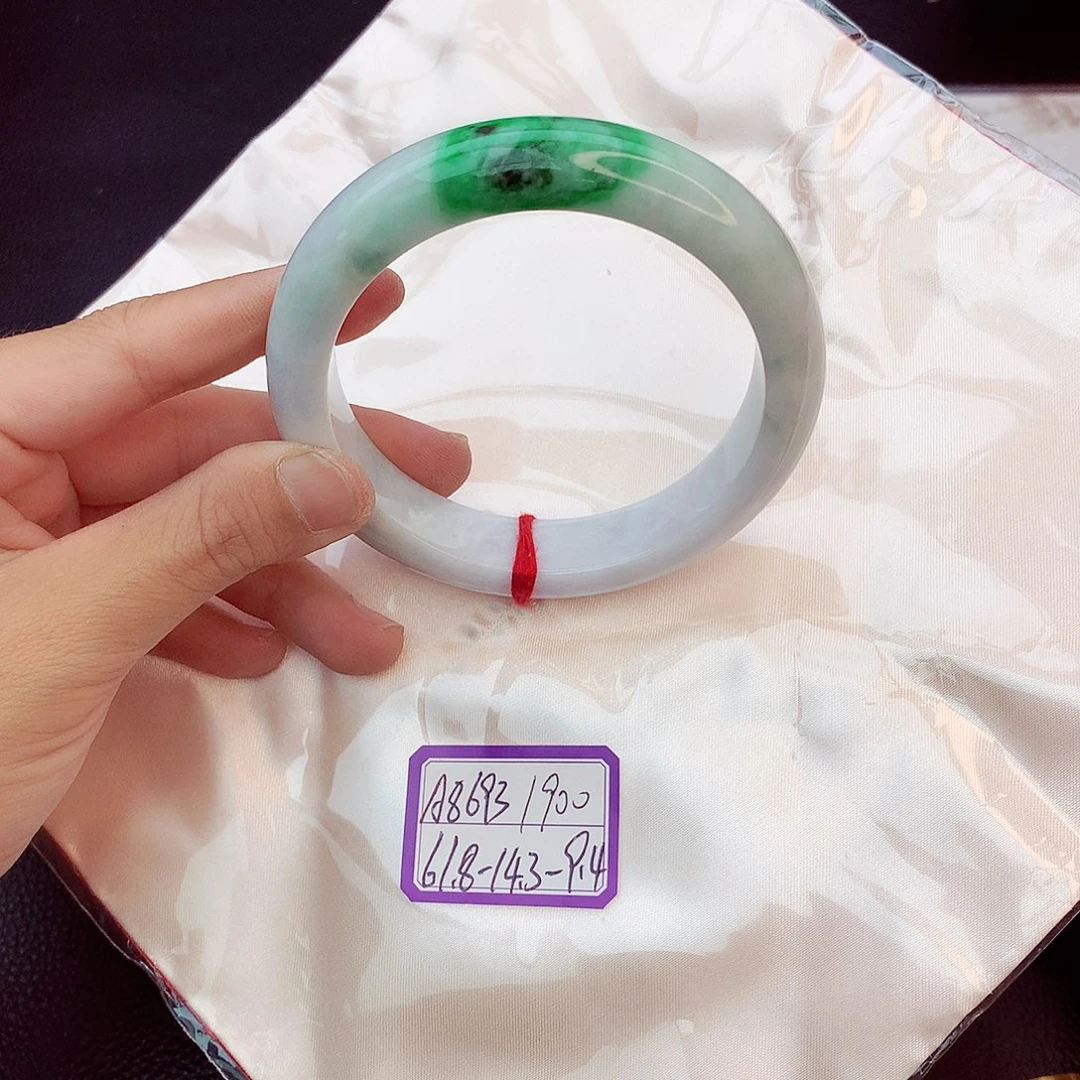 翡翠手镯未镶嵌翡翠