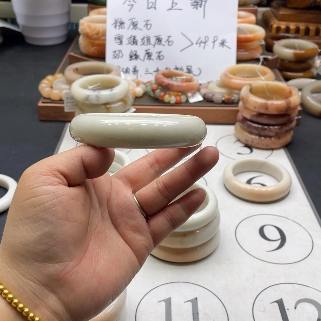 紫***蓝石英岩玉未镶嵌手镯