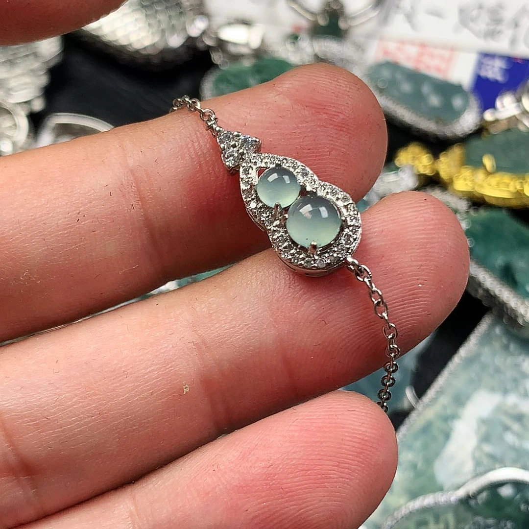 翡翠未镶嵌颈饰手链