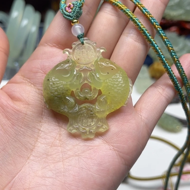 未镶嵌蛇纹石玉颈饰