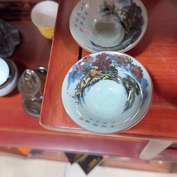 主人杯一个，瓷。。。品茗瓷
