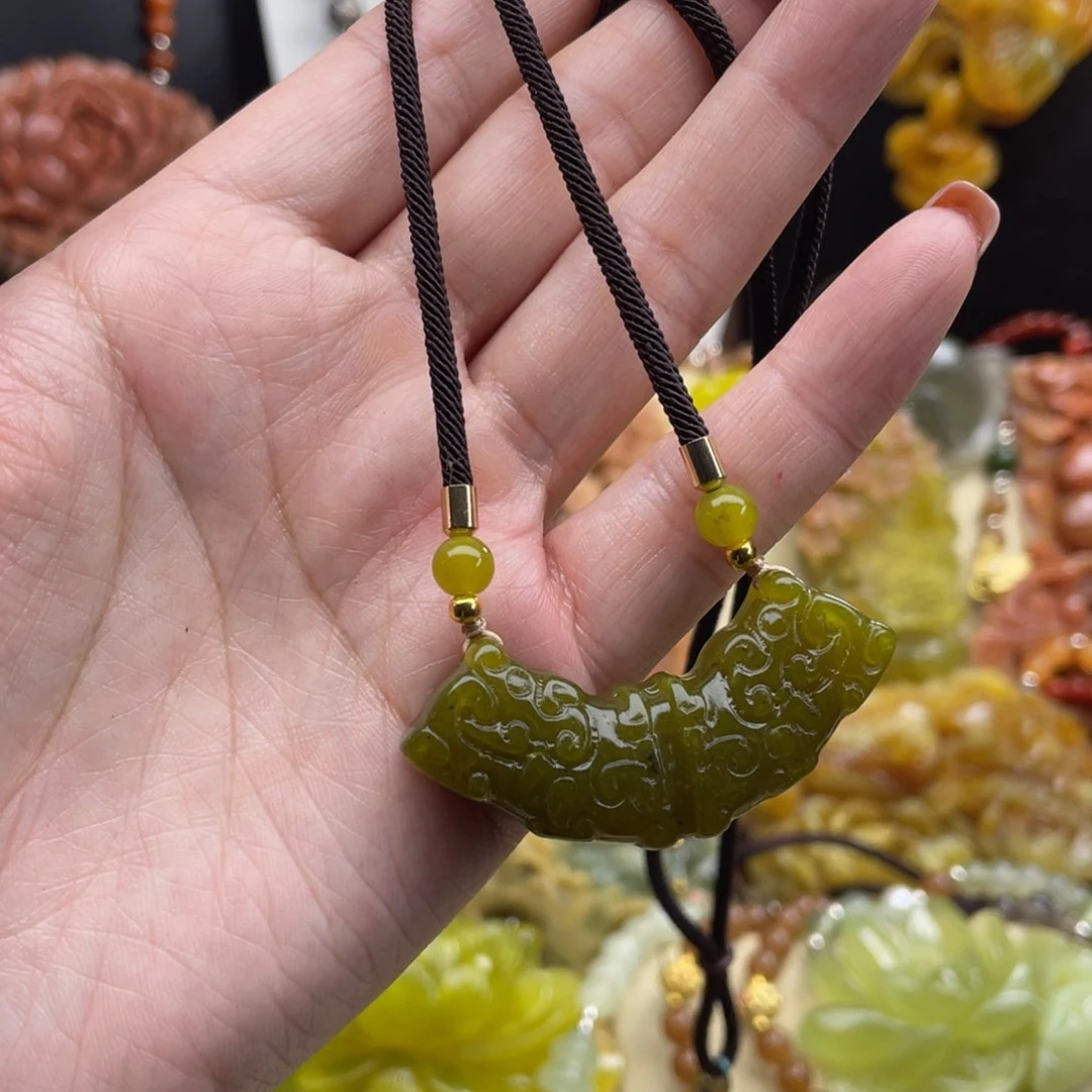 未镶嵌蛇纹石玉颈饰