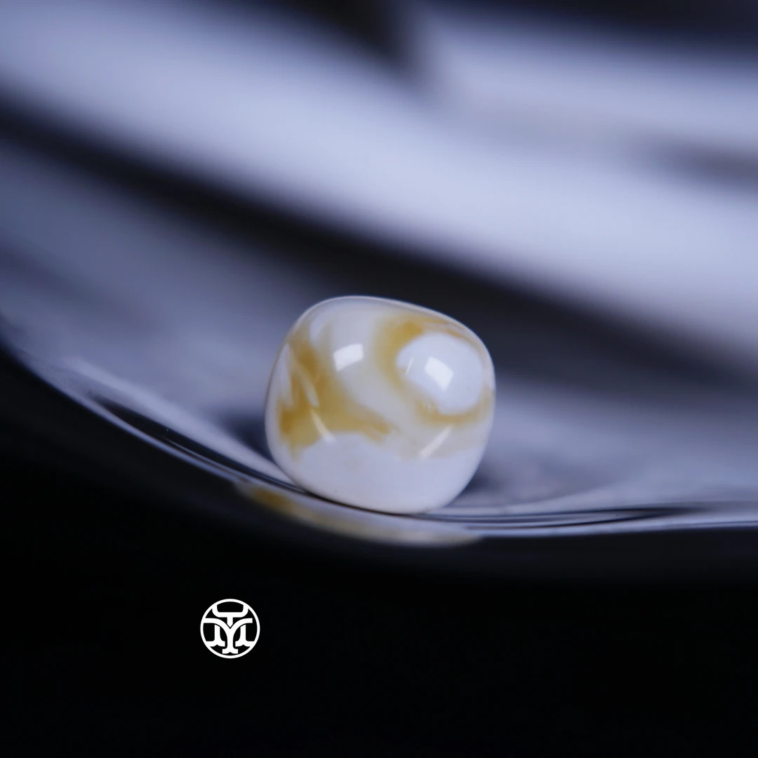 T25（9.8mm）9毫米漆白妖眼纹老型配珠 一物一拍 天然俄料琥珀蜜蜡