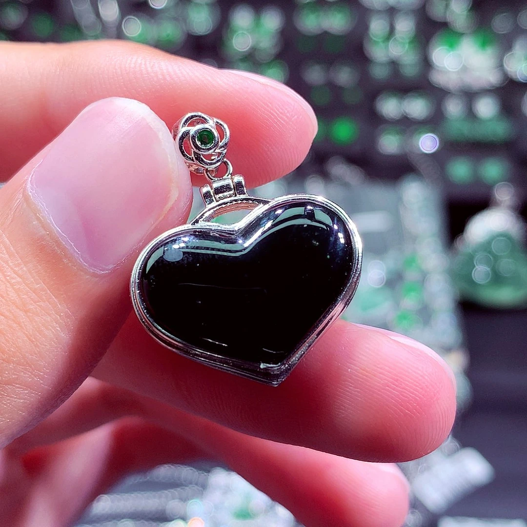 翡翠未镶嵌颈饰挂件