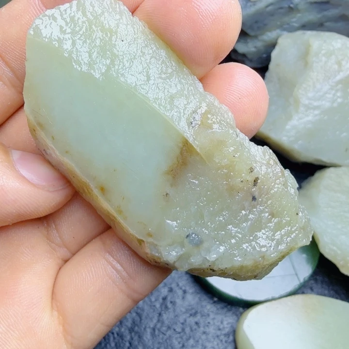 和田玉（糖玉）未镶嵌珠宝奇石