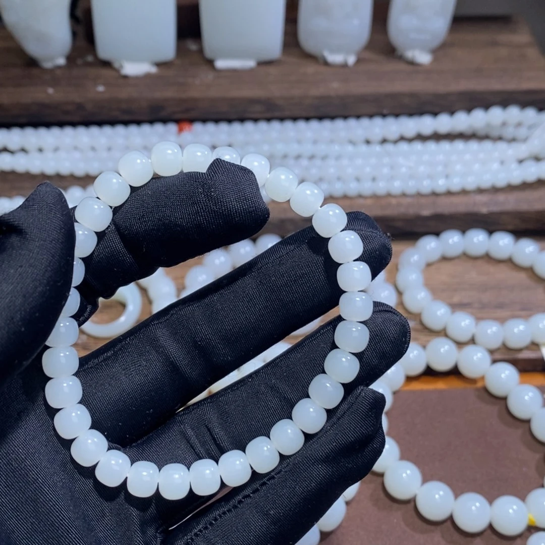 咫***涯和田玉（糖玉）未镶嵌手镯