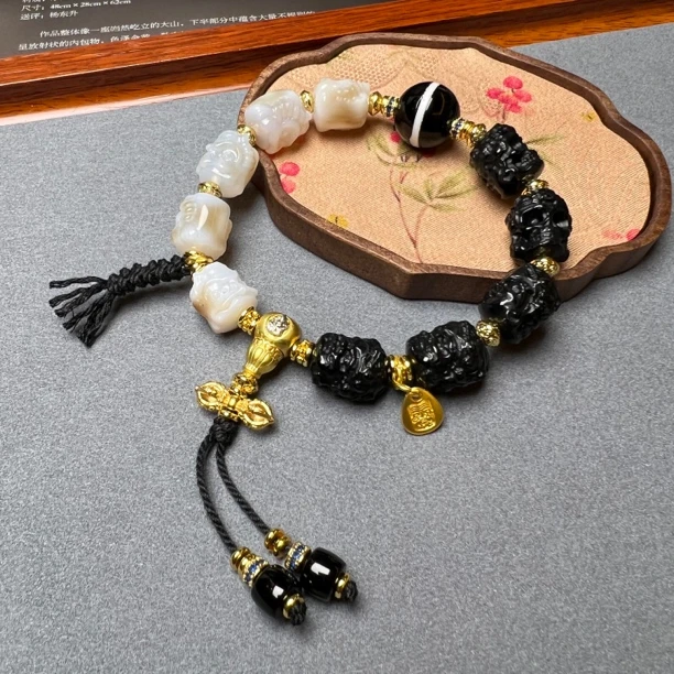 【艺心珠宝】玛瑙一线药师黑白雕刻手串T09082
