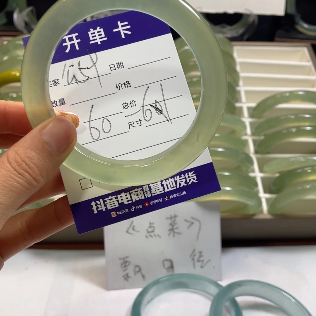 蛇纹石玉未镶嵌手镯冬*