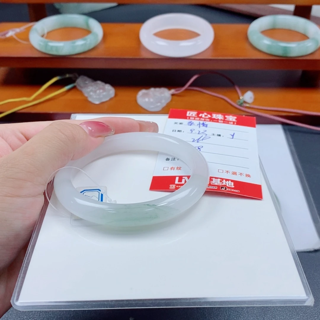 柔***情未镶嵌手镯石英质玉