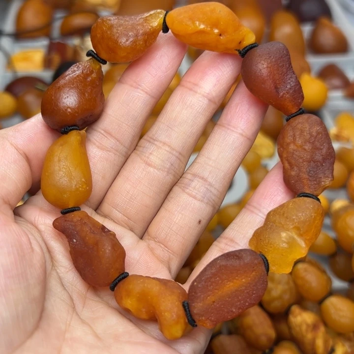 琥珀未镶嵌颈饰天然蜜蜡