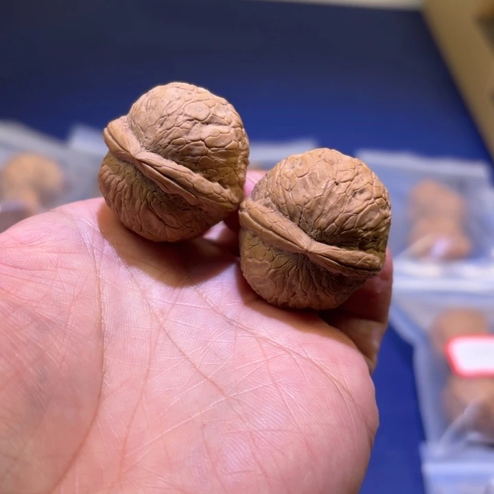 文玩核桃吊坠金丹绣球