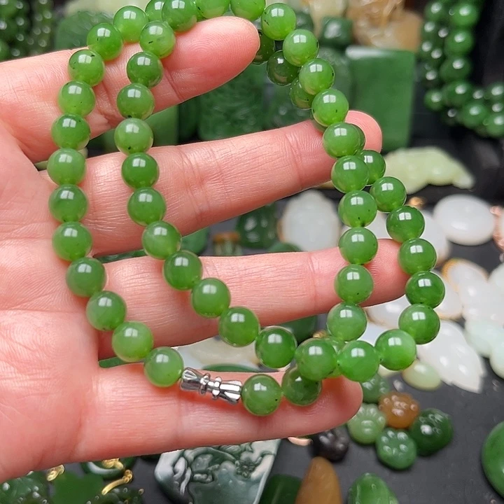 小***俭和田玉未镶嵌颈饰