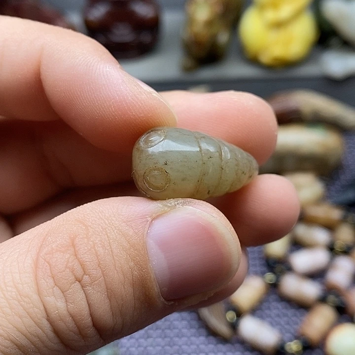 未镶嵌蛇纹石玉颈饰