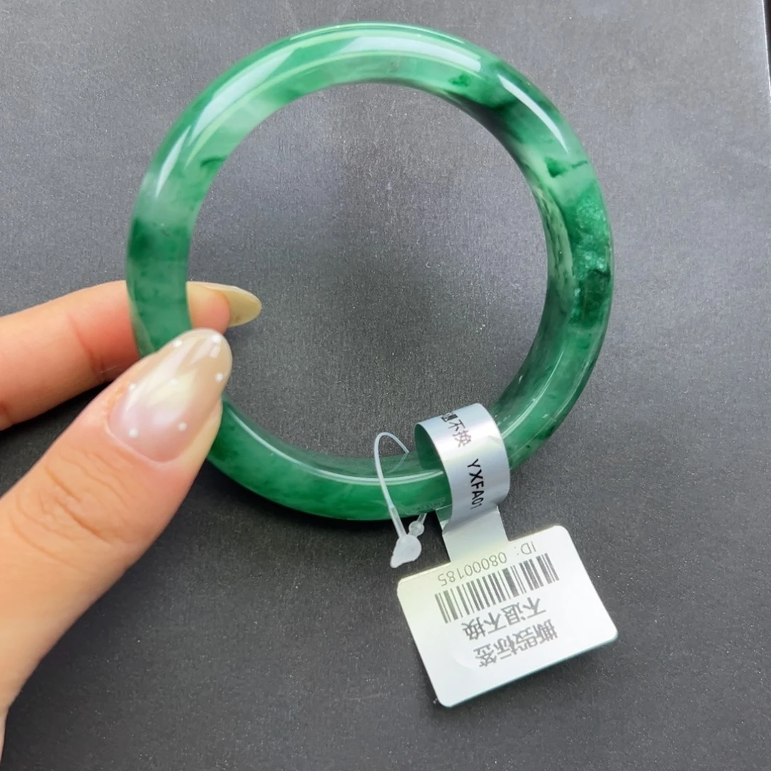 石英质玉未镶嵌手镯+周周58