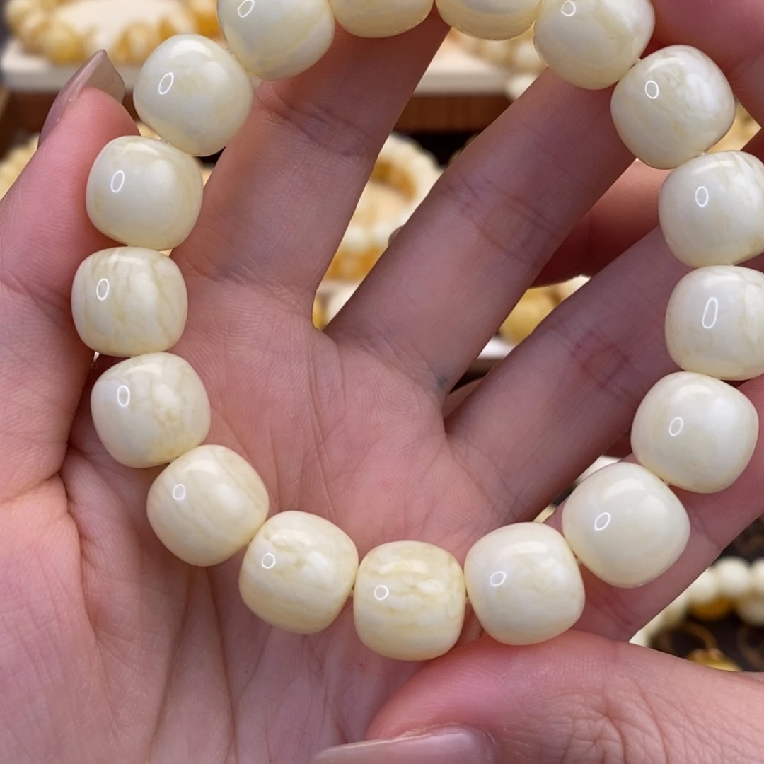 蜜蜡未镶嵌裸石13mm