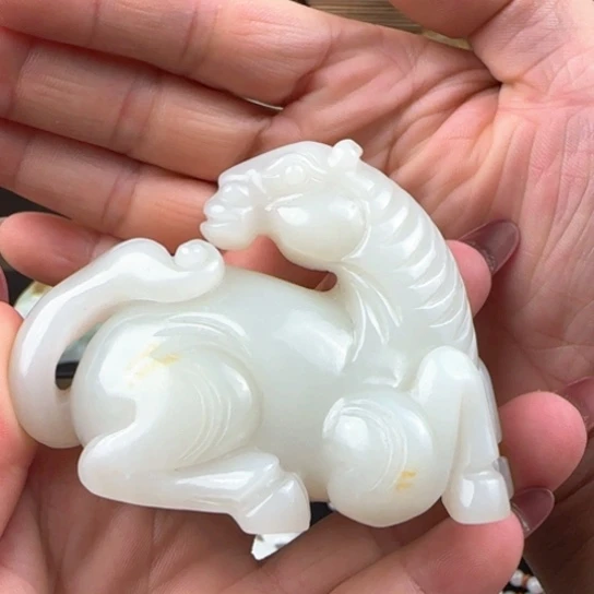 颈饰未镶嵌和田玉（糖玉）