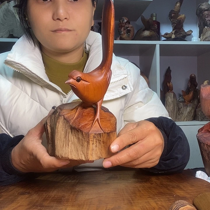 琥珀木制作的报喜鸟