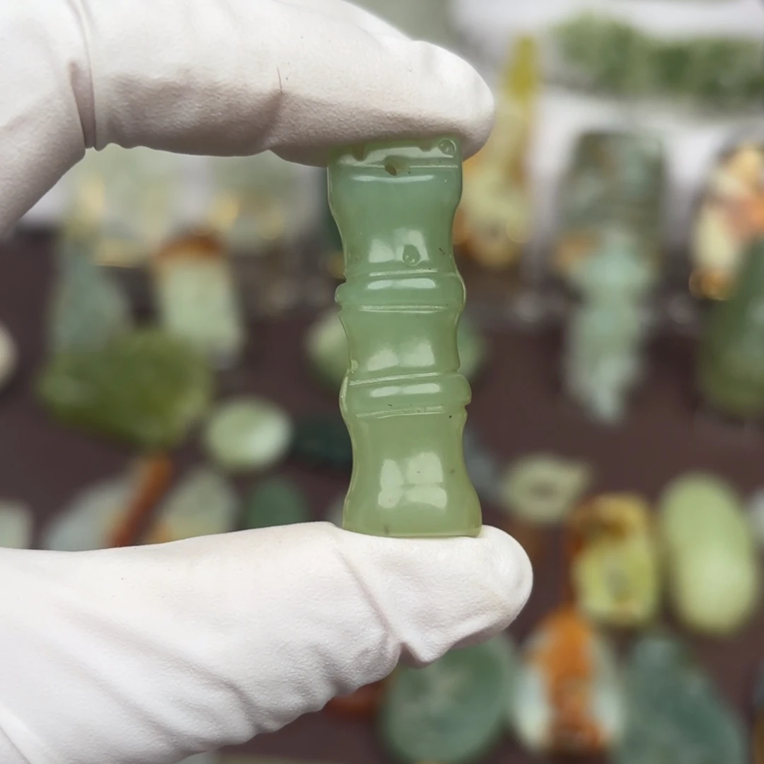 蛇纹石玉颈饰未镶嵌