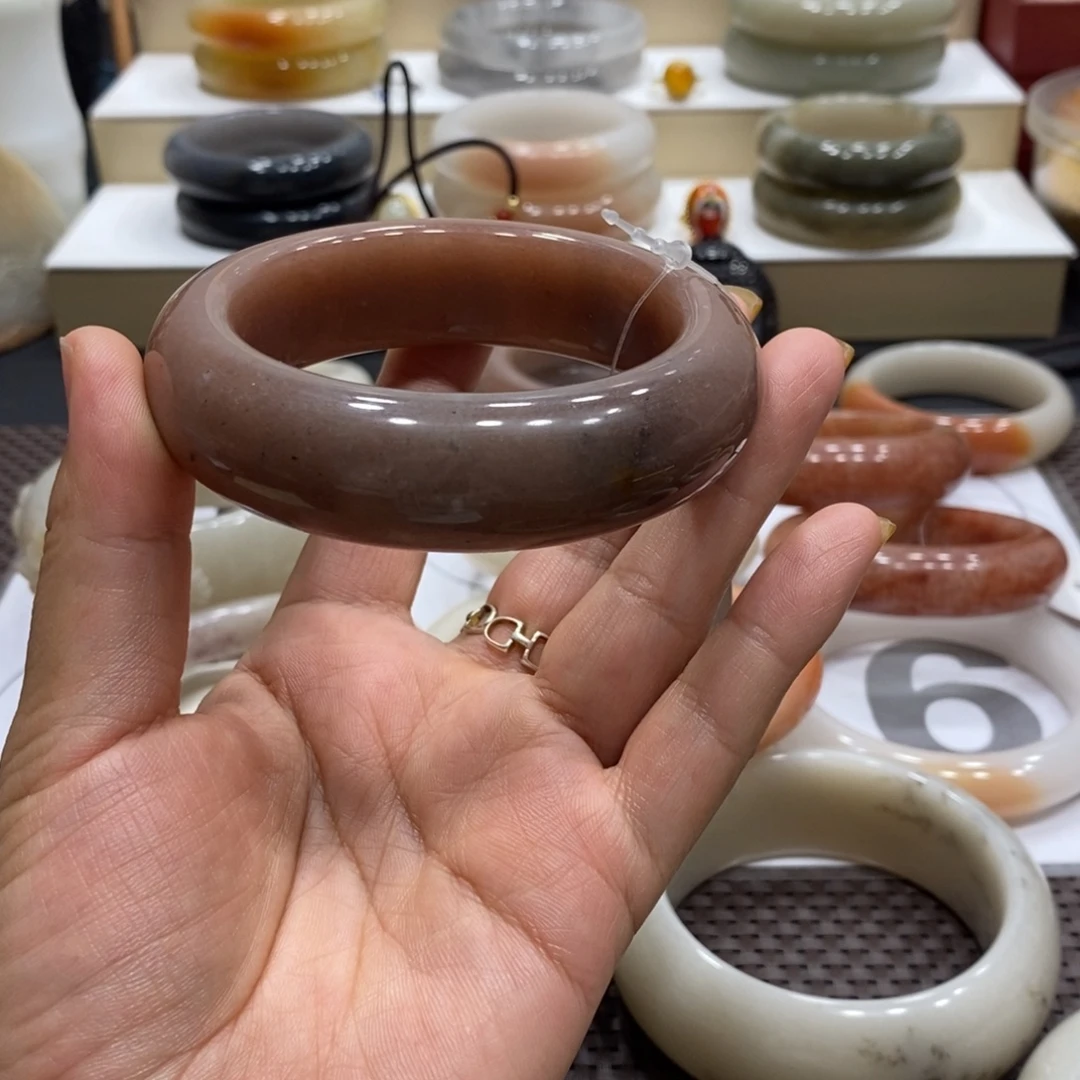 玲***玲未镶嵌手镯石英岩玉