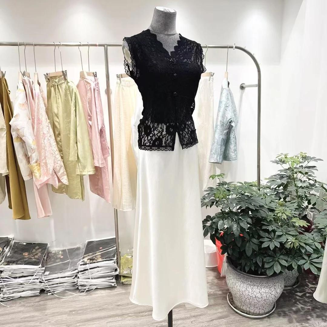 新中式2025夏款时尚百搭背心蕾丝V领内搭修身蕾丝背心蕾丝通勤