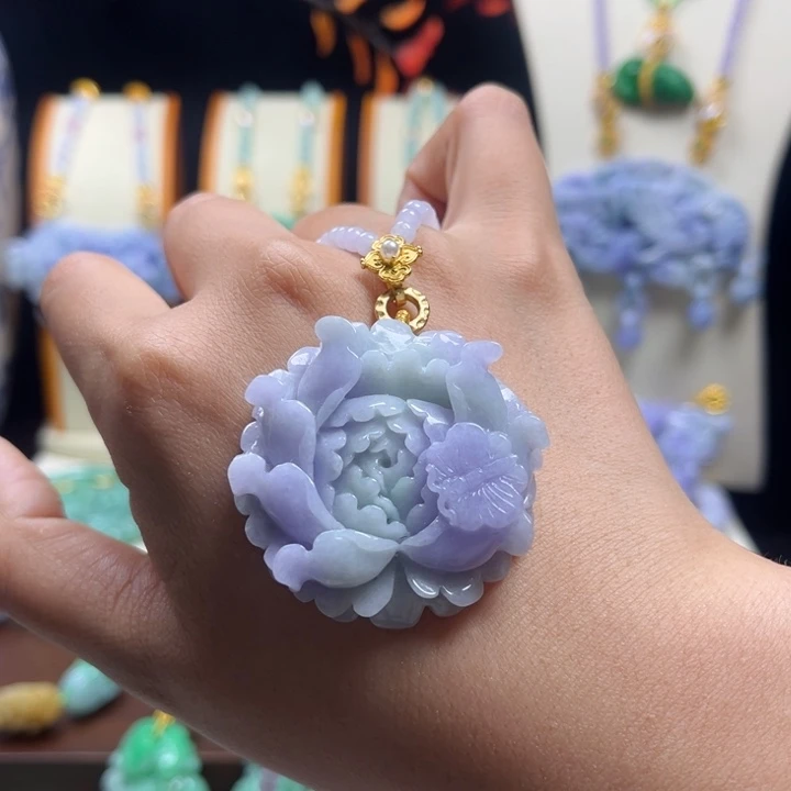 翡翠未镶嵌颈饰紫牡丹