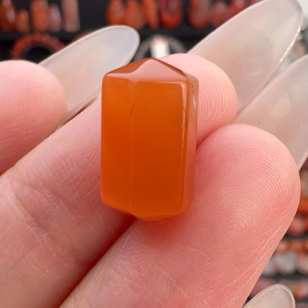 南红玛瑙未镶嵌颈饰六棱珠