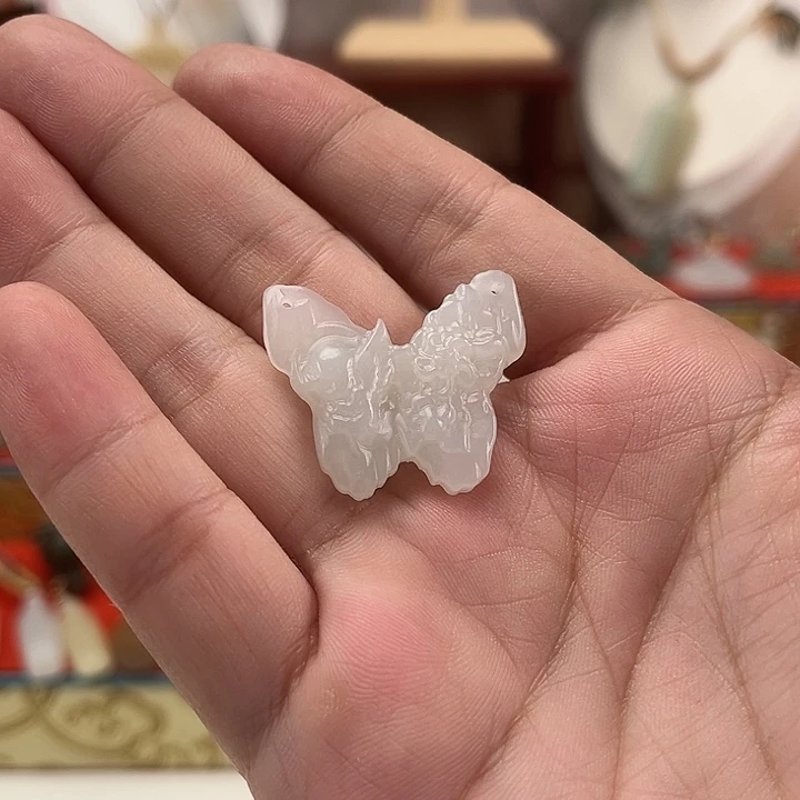 颈饰未镶嵌和田玉蝴蝶吊坠