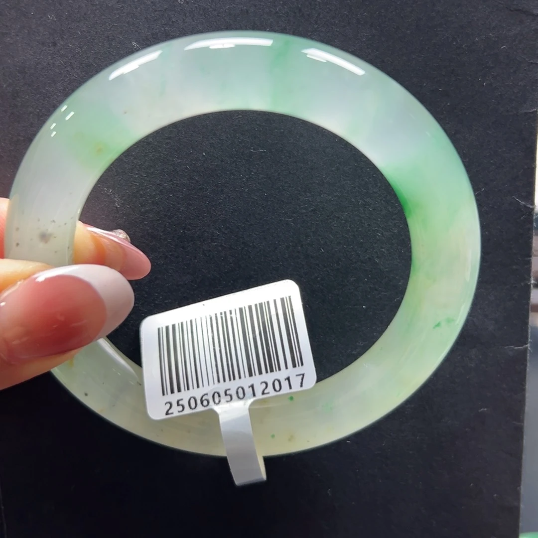 繁***6石英质玉手镯未镶嵌