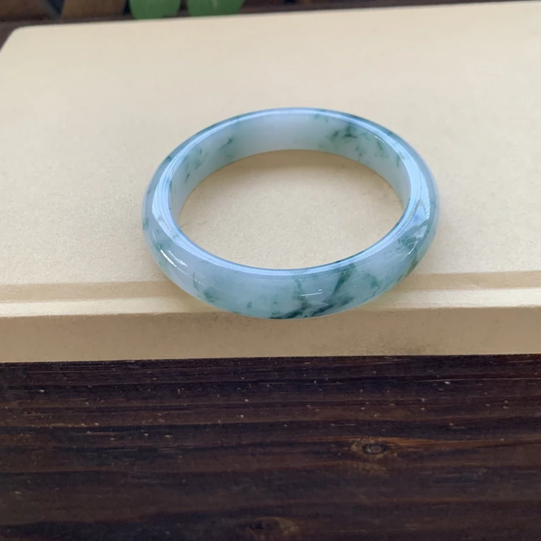 冰润细腻飘花手镯，特价5980圈口56.4-11.5-7.6，天然翡翠缅A小纹