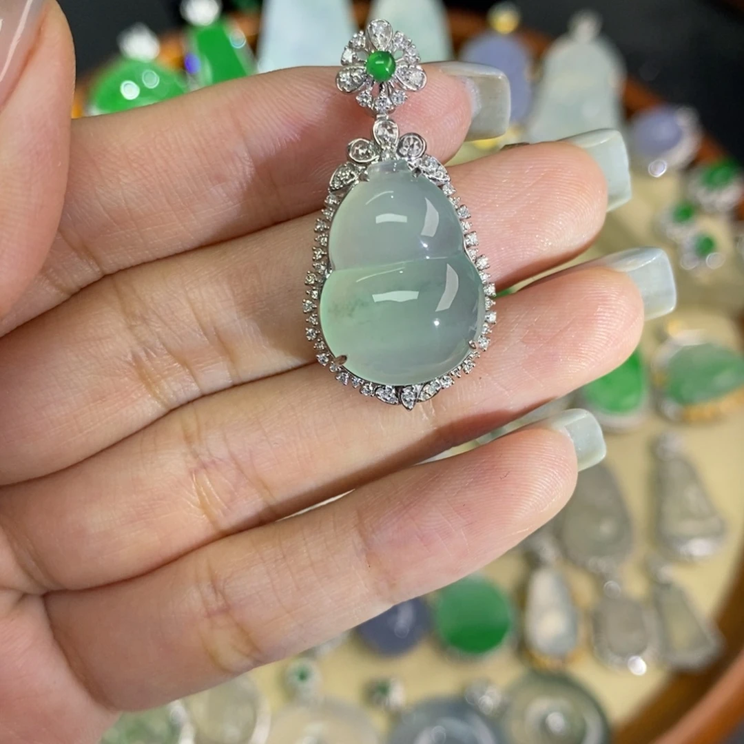 翡翠18K金镶嵌颈饰A货翡翠