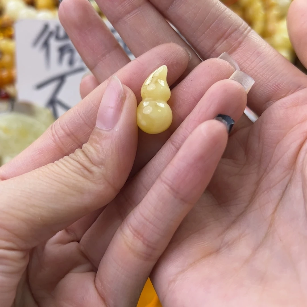 琥珀珠宝奇石未镶嵌