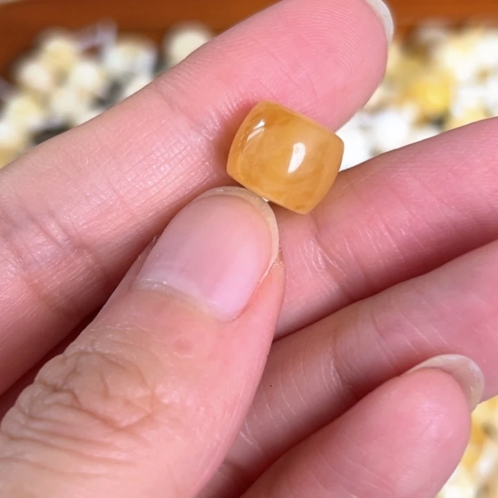未镶嵌蜜蜡裸石10.5mm一个