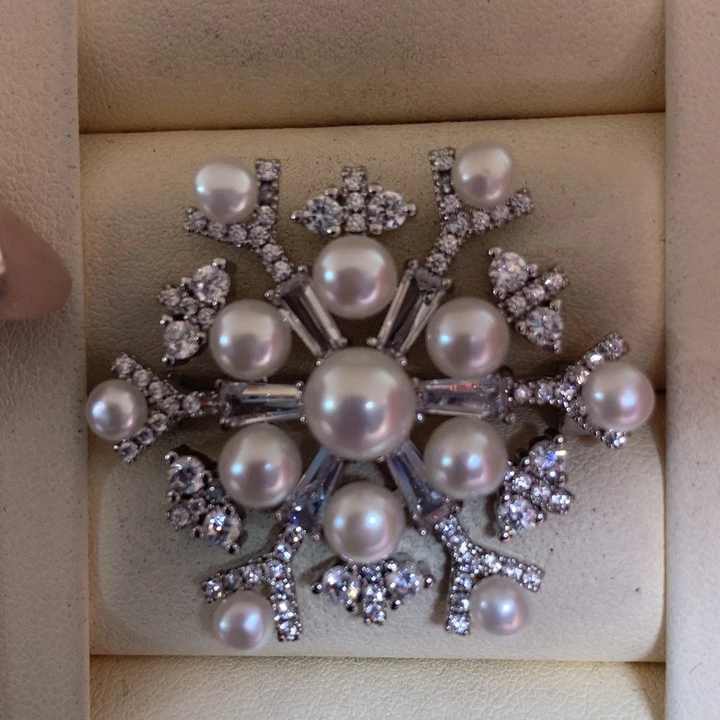 未镶嵌胸饰淡水珍珠