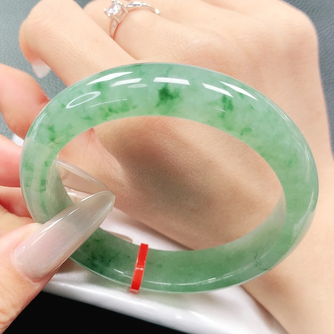 翡翠手镯未镶嵌58圈