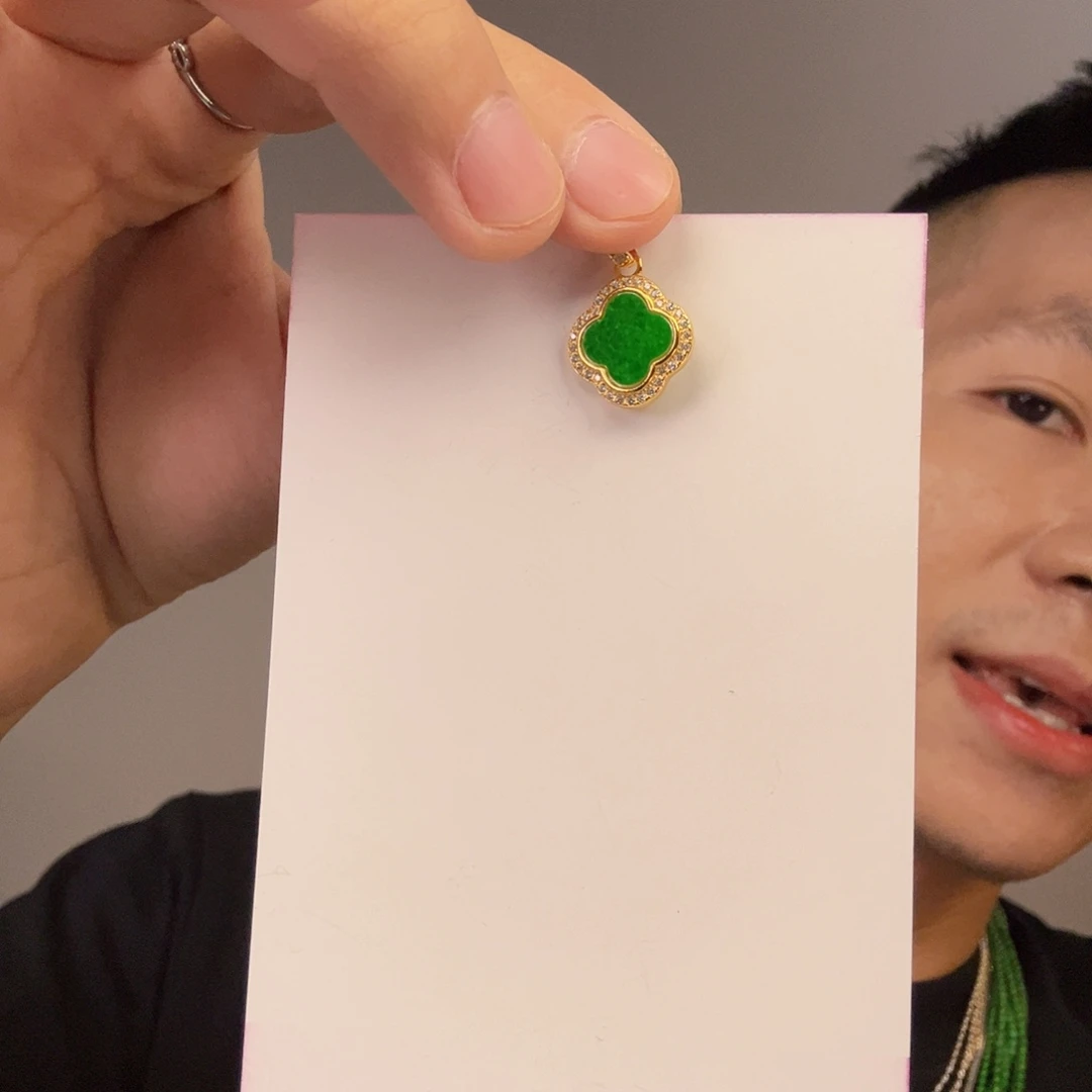 翡翠未镶嵌挂件一件