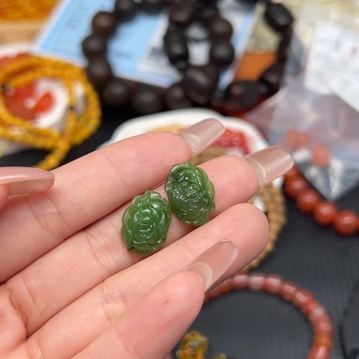 颈饰未镶嵌和田玉（糖玉）
